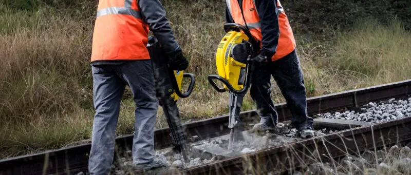 atlas-copco-rail-tampers-gas-v2-800x341