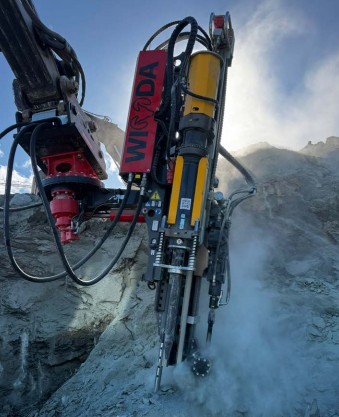 WIDA AB C20-T4 drill and split rig, drilling position