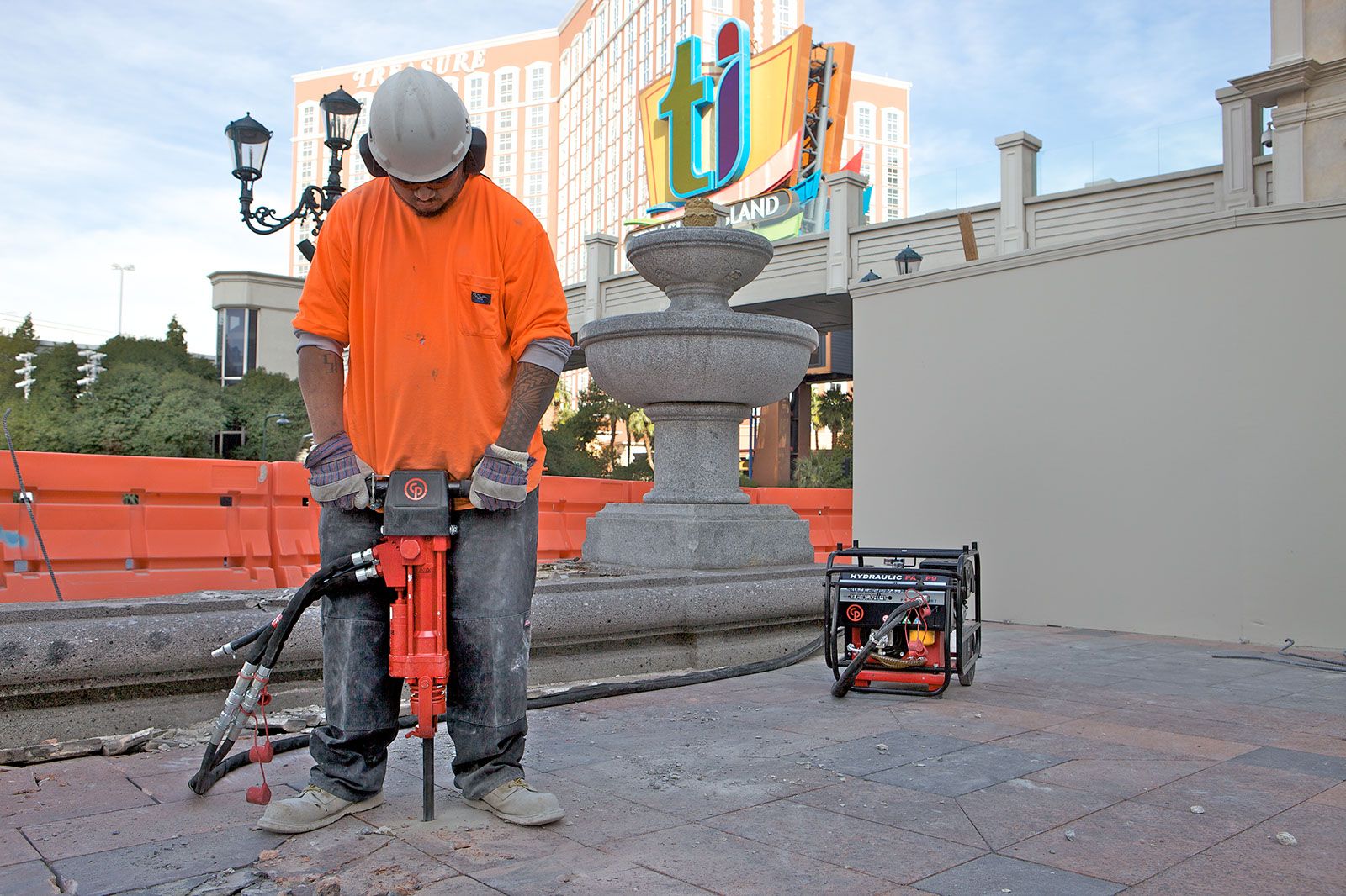 Operator running a Chicago Pneumatic hydraulic breaker off a CP power pack
