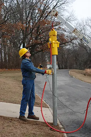 Rhino PD-200 pneumatic post driver setting large pipe