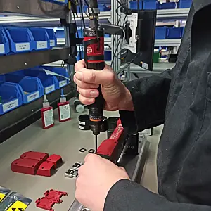 cpi-cp2824_application-3 Chicago Pneumatic CP28 Series - Shut-Off Screwdrivers - application
