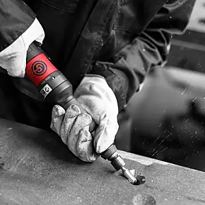 cpi-cp3550-120es_application_close-up_black-white Chicago Pneumatic CP3550 Series - Die Grinders - application
