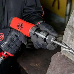 cpi-cp7160_metal-sheet-cutting_application_1 Chicago Pneumatic CP7160/CP7165 Series - Hammers - application