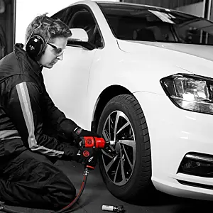 cpi-cp7748tl_wheel-application_landscape-1_cp-colors Chicago Pneumatic CP7748TL Series - Impact Wrenches - application